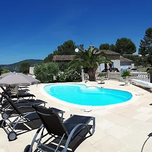 https://gite-les-pins.fr-provencehotel.com